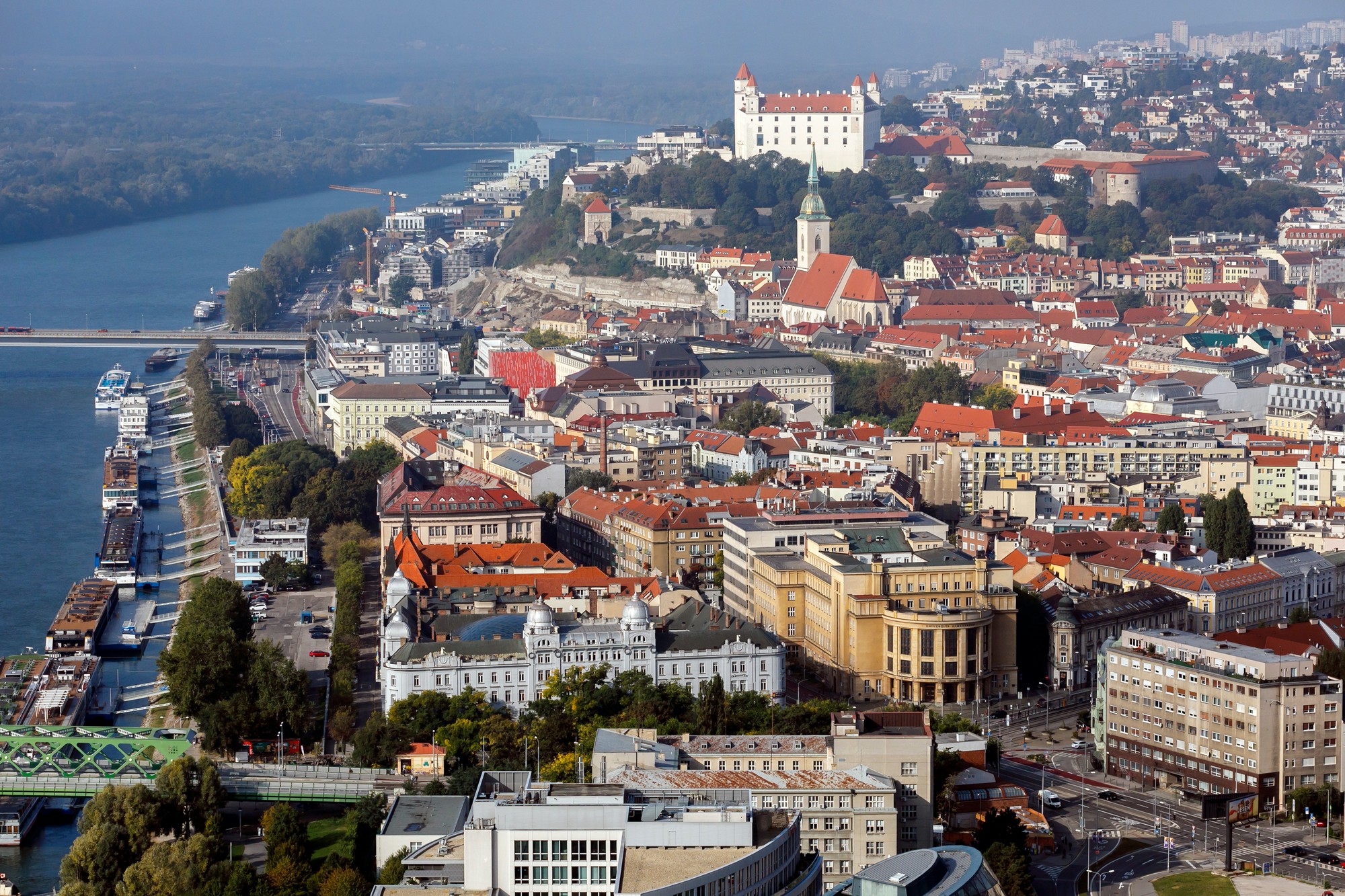 Výhľad z prvého slovenského mrakodrapu Eurovea Tower.