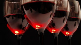 Składnik czerwonego wina może chronić seniorów przed upadkiem