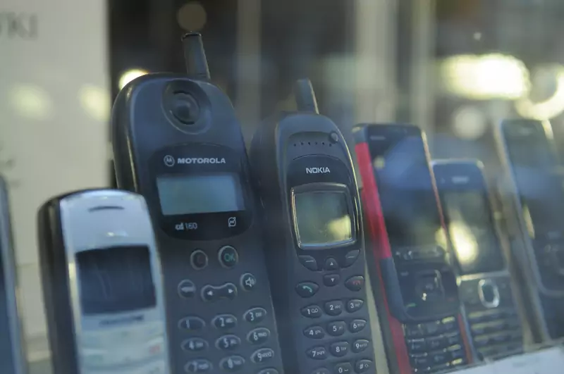 Na przełomie lat 90 i 2000. posiadanie telefonu komórkowego było wyznacznikiem statusu społecznego