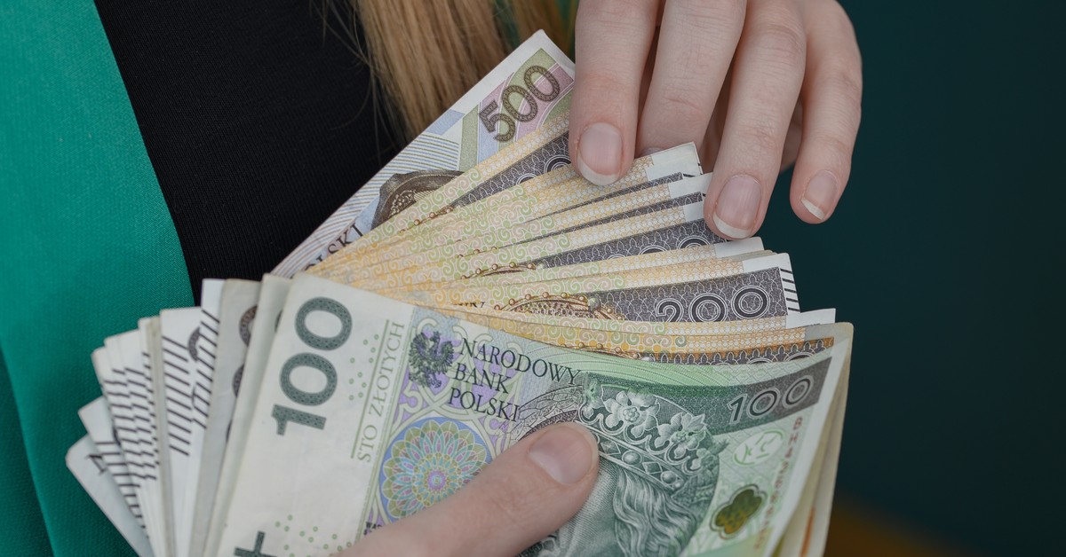 Dodatkowe 3287 zł od 15 czerwca bez względu na dochód. Komu przysługuje?