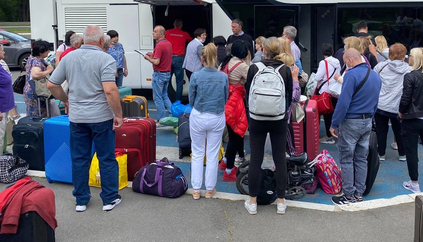 Putovanje autobusom sa Kuće cveća  - ilustracija