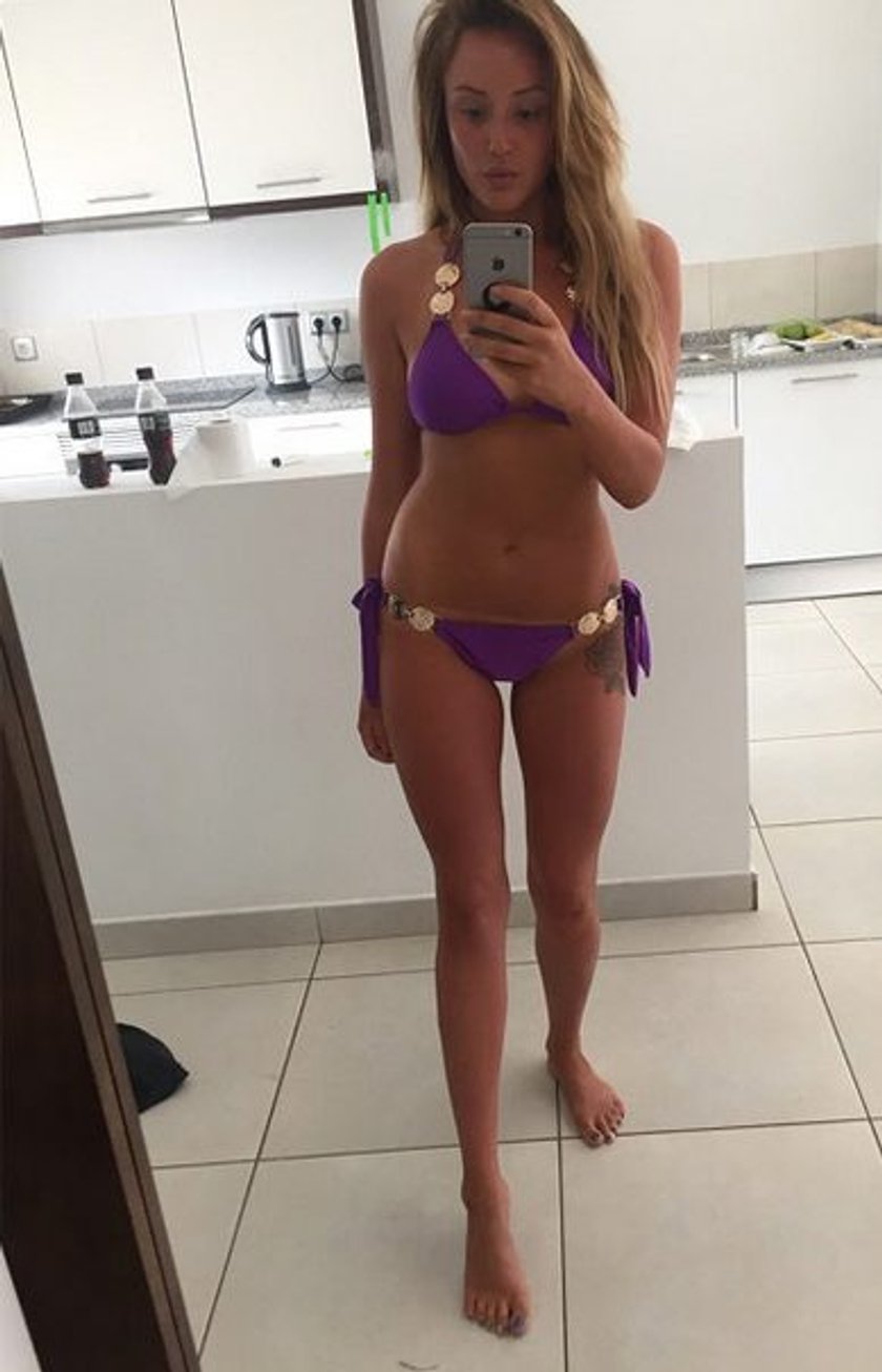 Charlotte Crosby pokazuje płaski brzuch w bikini