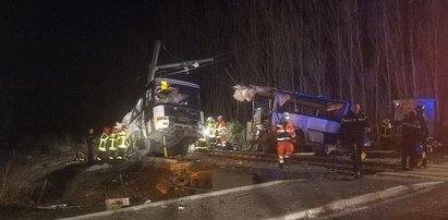 Autobus zderzył się z pociągiem. Zginęły dzieci