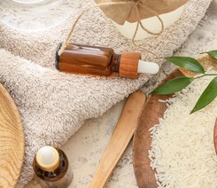 Wlej dwie łyżki i postaw na szafce w łazience. Przepiękny zapach rozniesie się po całym pomieszczeniu