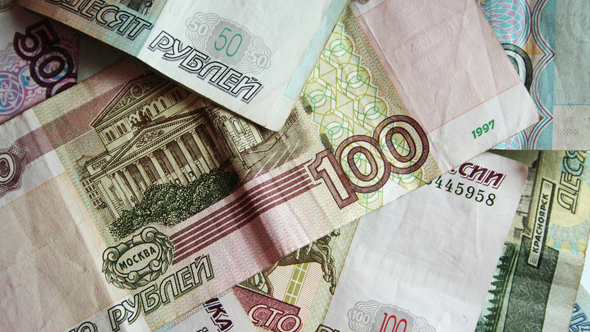 Aż 5 bln rubli, czyli 172,5 mld dol., licząc 29 rubli za 1 dolara, kosztował pakiet antykryzysowy wprowadzony w Federacji Rosyjskiej. Taką oficjalną informację podał 7 kwietnia 2010 r. Siergiej Stiepaszyn, prezes Izby Obrachunkowej Federacji Rosyjskiej, na konferencji w Astanie. Amerykanie w swój system finansowy wpompowali 700 mld dol., a Euroland około 450 mld dol. i nie zmieniło to w znaczący sposób struktury własnościowej, inaczej przebiegło to w Rosji.