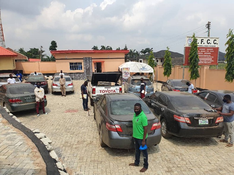 EFCC arrests 3 corps members, 19 undergraduates for alleged internet fraud. [Twitter/@officialEFCC]