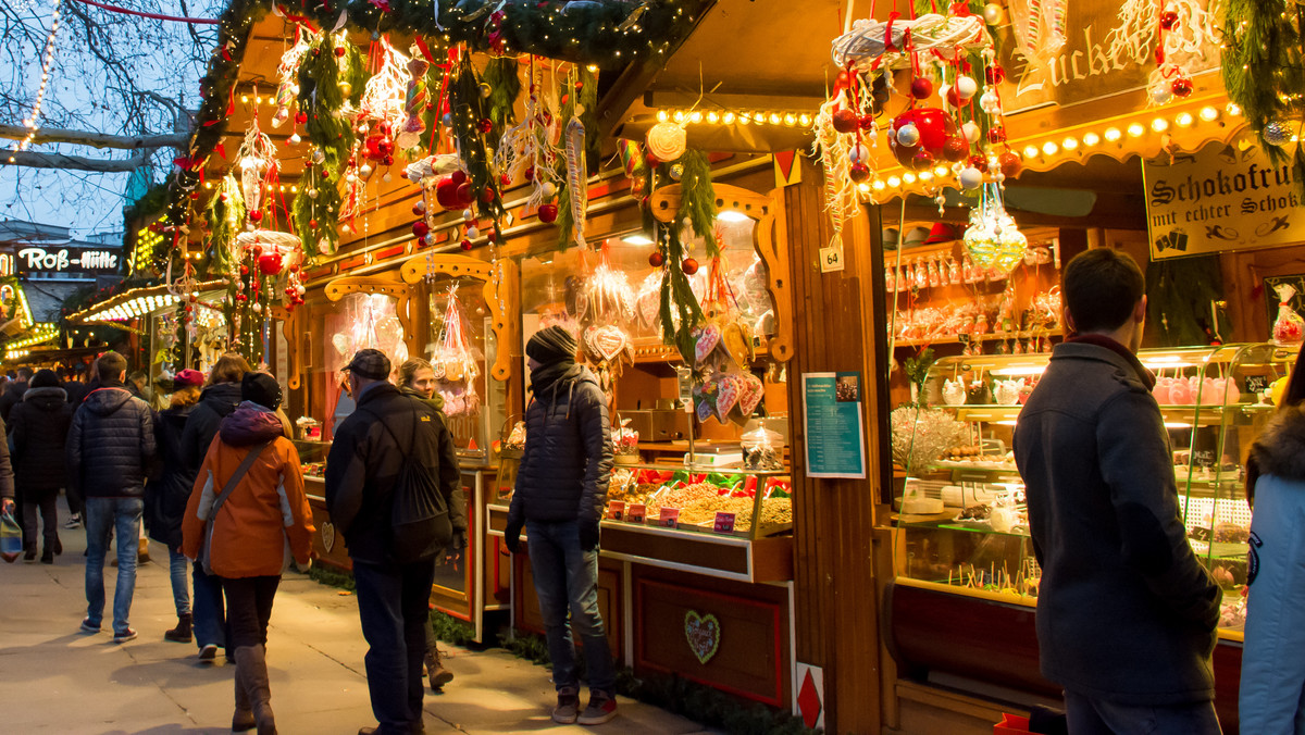 Niemcy. Tłumy berlińczyków i turystów z Polski na jarmarkach bożonarodzeniowych