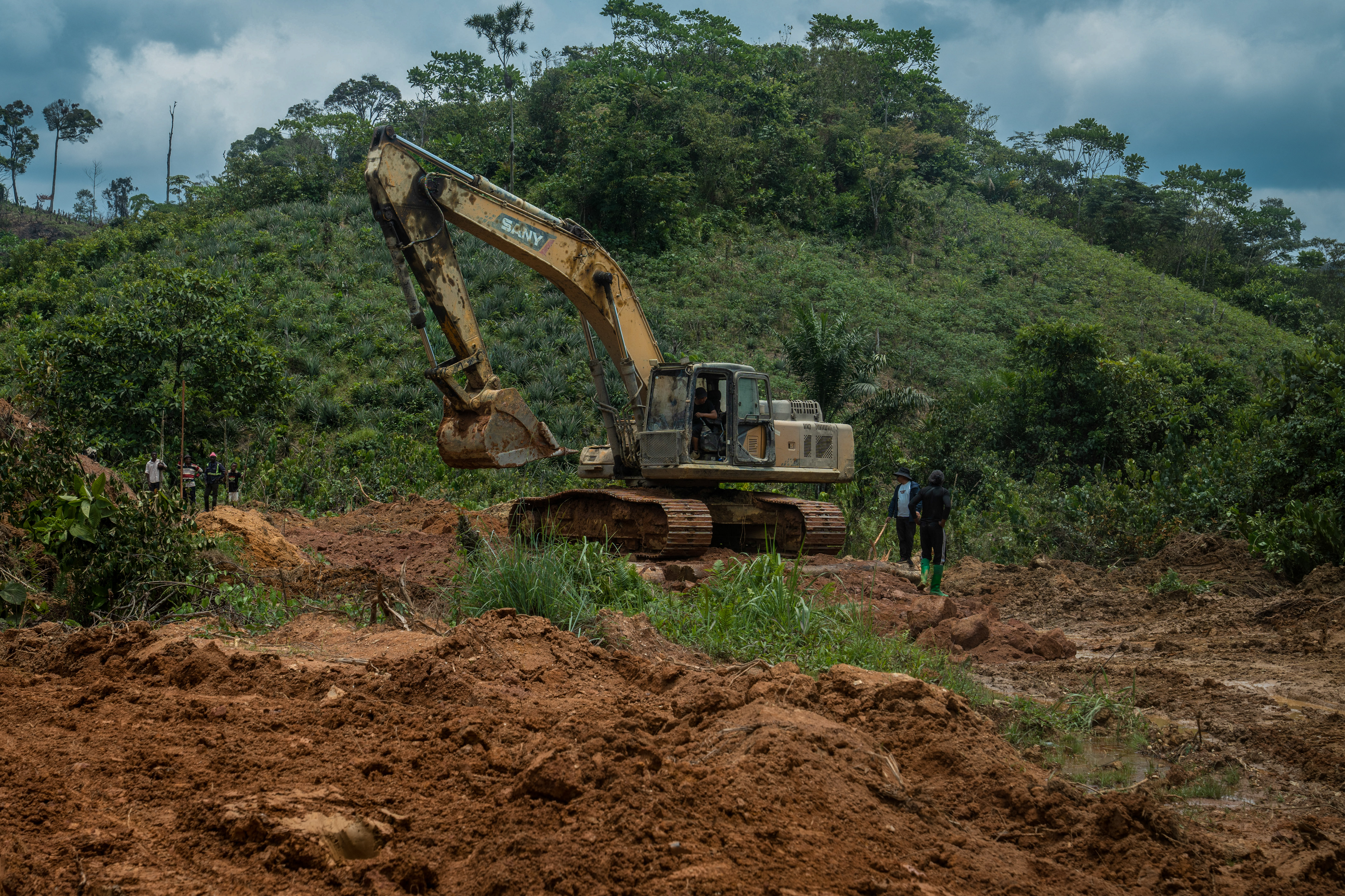Cina: profitti industria calano 4,3% a giugno, crisi settore