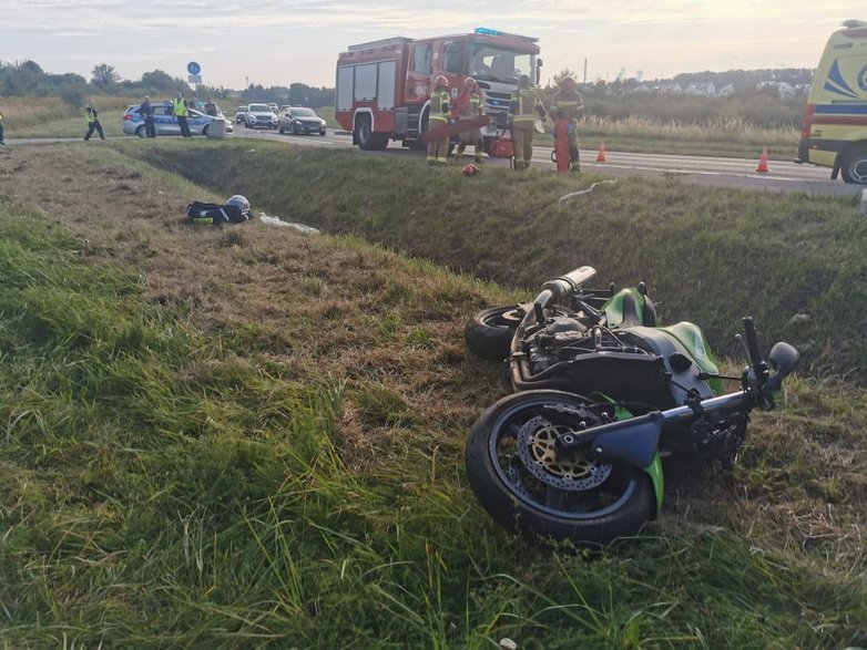 Motocyklista z poważnymi obrażeniami został przewieziony do szpitala