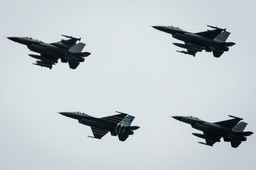 mocarstwa nato gromadzą siły. przerzucają myśliwce na małą wyspę