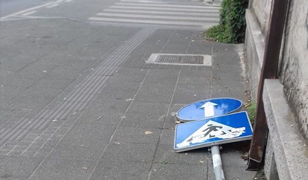 saobraćajni znak u Vojvode Stepe