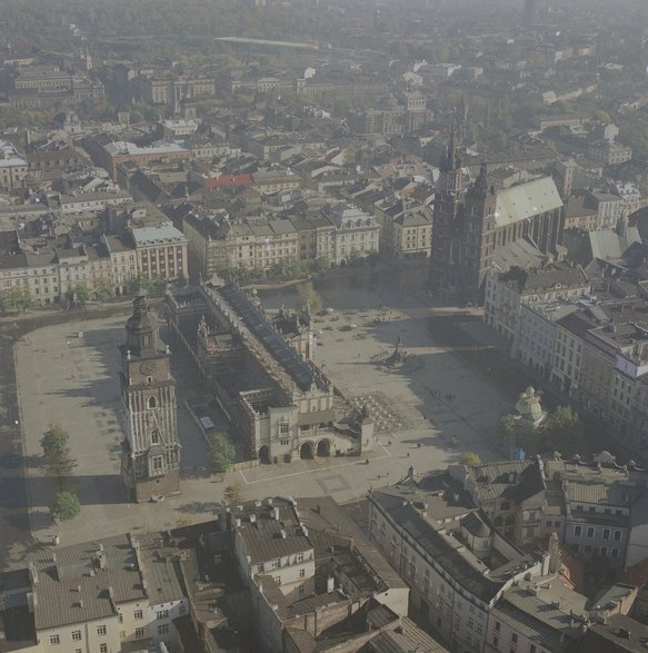 Rynek Główny w Krakowie w 1990 roku.