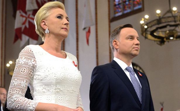 Kancelaria głowy państwa potwierdziła PAP, że prezydent Andrzej Duda przekazał na licytację czarną kurtkę z haftami góralskimi