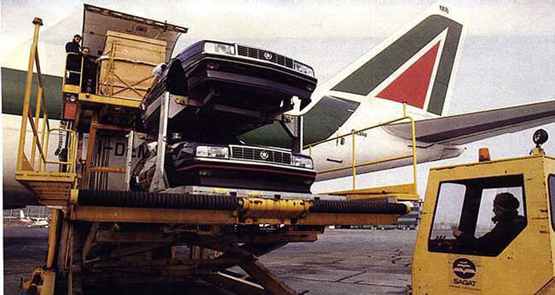 Cadillac Allanté - transportowany w częściach drogą lotniczą