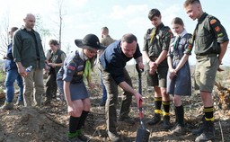 Projekt nowelizacji prawa oświatowego: Prezydent chroni przed harcerstwem