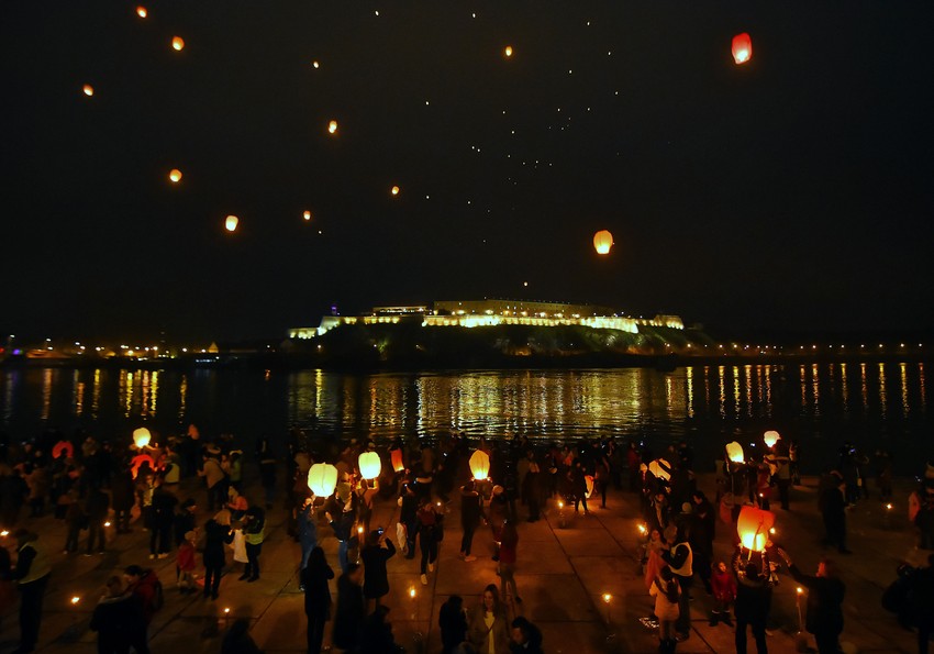''Osmehov festival lampiona'' u Novom Sadu