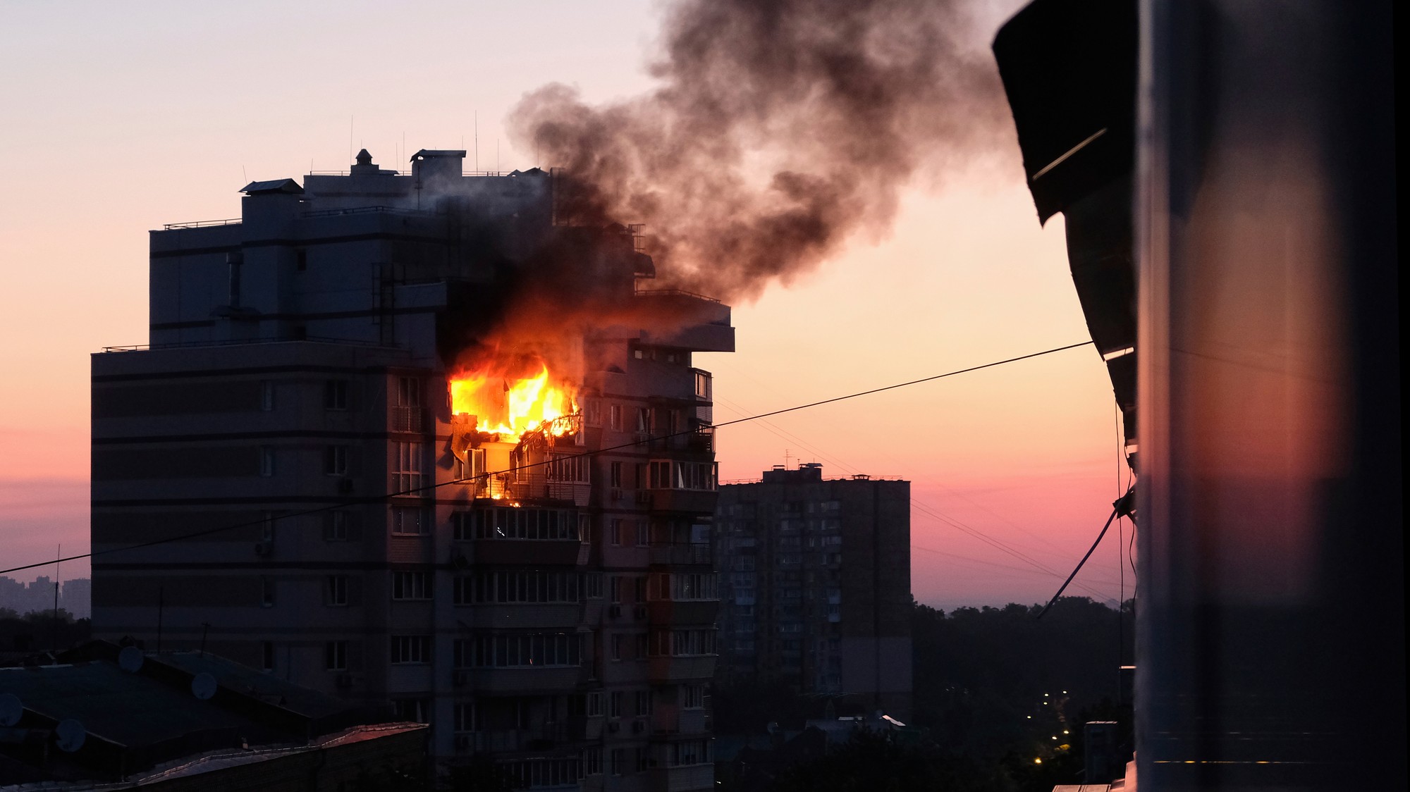 Ruské raketové a dronové útoky na ukrajinské hlavné mesto Kyjev.
