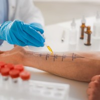 Nem minden allergiavizsgálatnál végezhető bőrpróba! A szakorvos elmondja az okokat