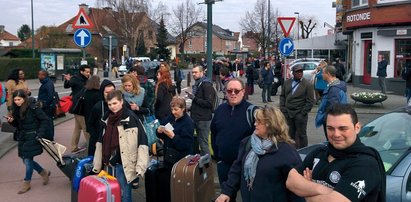 „Nie używaj telefonu, pozostań w domu": rady dla Polaków w Brukseli