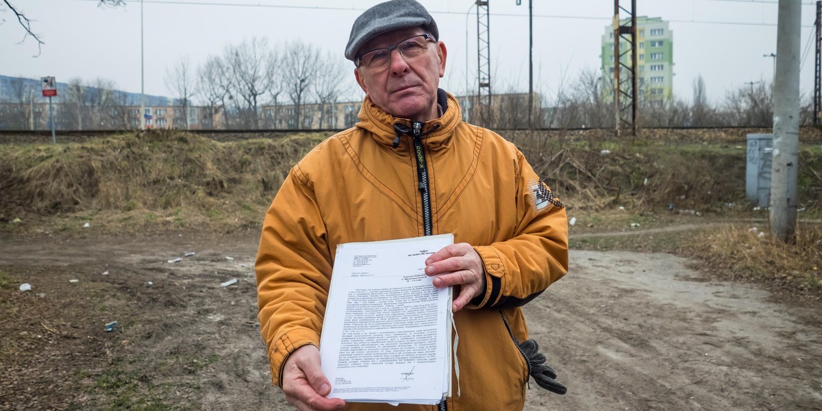 Hałas pociągów za oknami domów na Retkini w Łodzi. Mieszkańcy mają dość