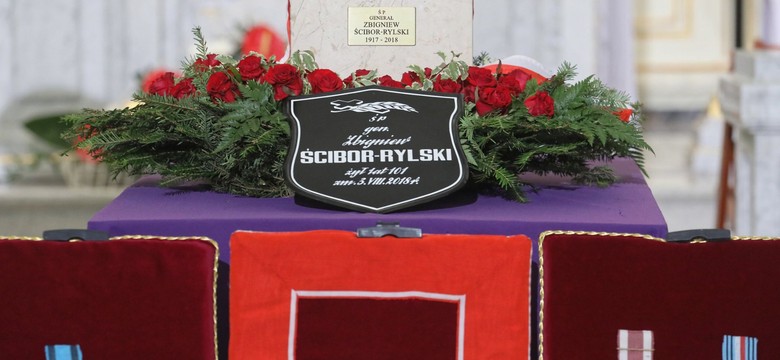 Pogrzeb generała Zbigniewa Ścibor-Rylskiego. Prezydent: Dopiero wolna Polska oddała należne honory swoim bohaterom [FOTO]