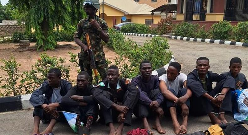 Suspected Yoruba nation agitators invade Oyo govt secretariat in army uniform  [Twitter:@HQNigerianArmy]