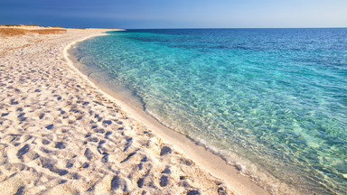 Turystka wysłała pocztą piasek skradziony z plaży na Sardynii