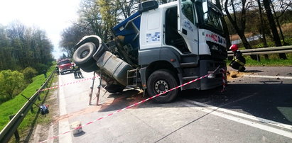 Wypadek pod Niemodlinem. Dwa tiry zablokowały drogę