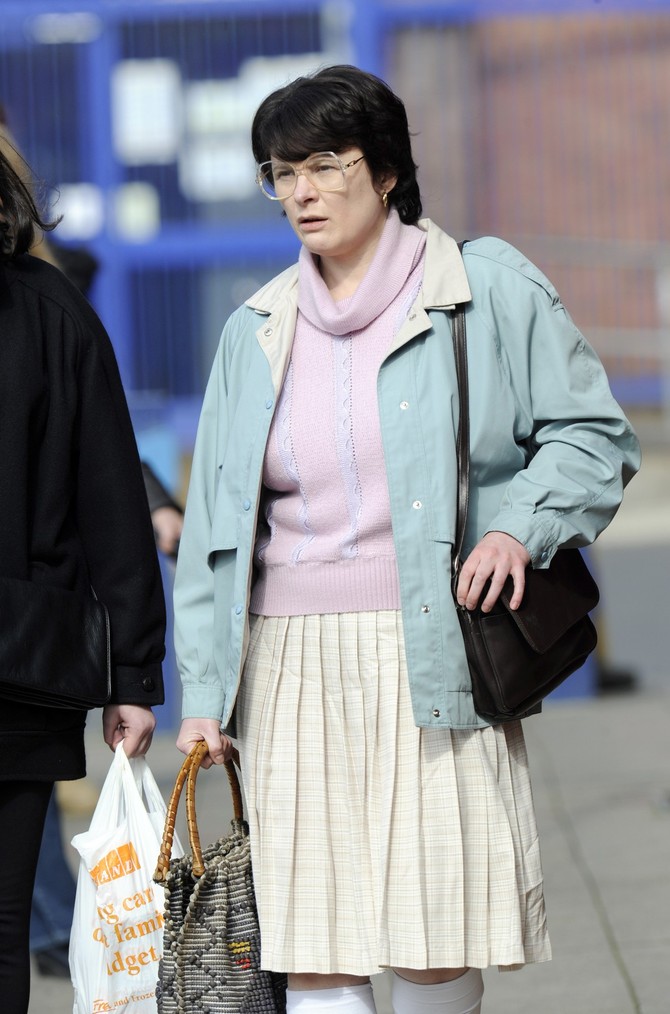 Glumica Monika Dolan kao Rouz Vest u televizijskoj drami "Appropriate Adult" iz 2011. godine