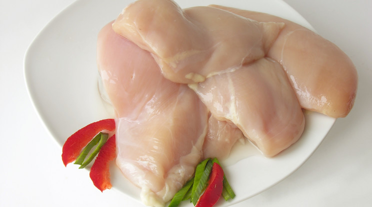 Nézzük meg alaposan a csirkehúst, mielőtt megvesszük! /Fotó: Northfoto