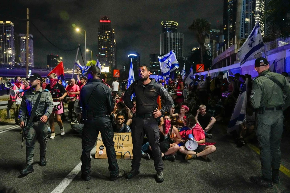 Desetine hiljada ljudi na ulicama širom zemlje
