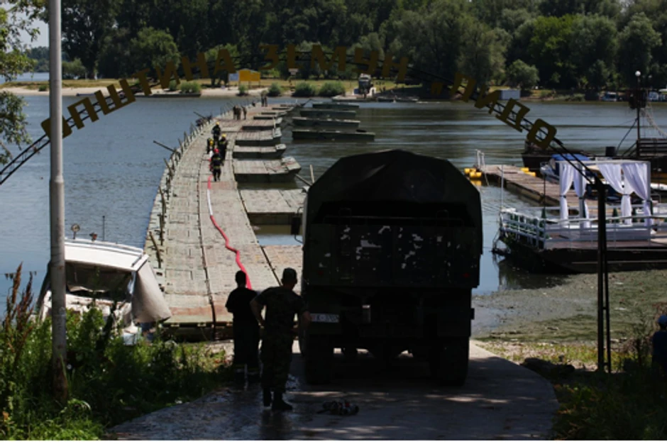 Do Lida preko pontonskog mosta