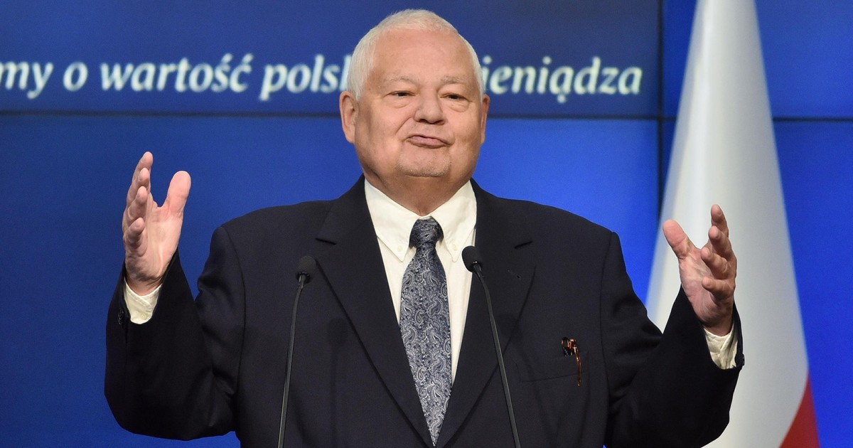 Adam Glapiński ogłasza dobre wieści."Lampka szampana dla całego NBP"