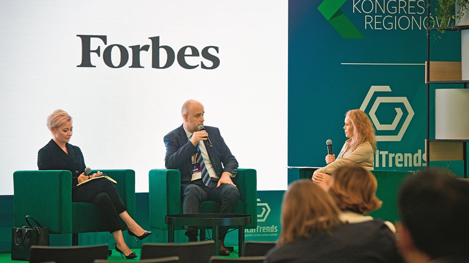 O tym, jak raportowanie ESG zmieni strategie firm, dyskutowali w czasie konferencji Local Trends (od lewej): Iwona Sroka (Murapol), Kamil Sobolewski (Pracodawcy RP) i Magdalena Krukowska („Forbes” Polska).