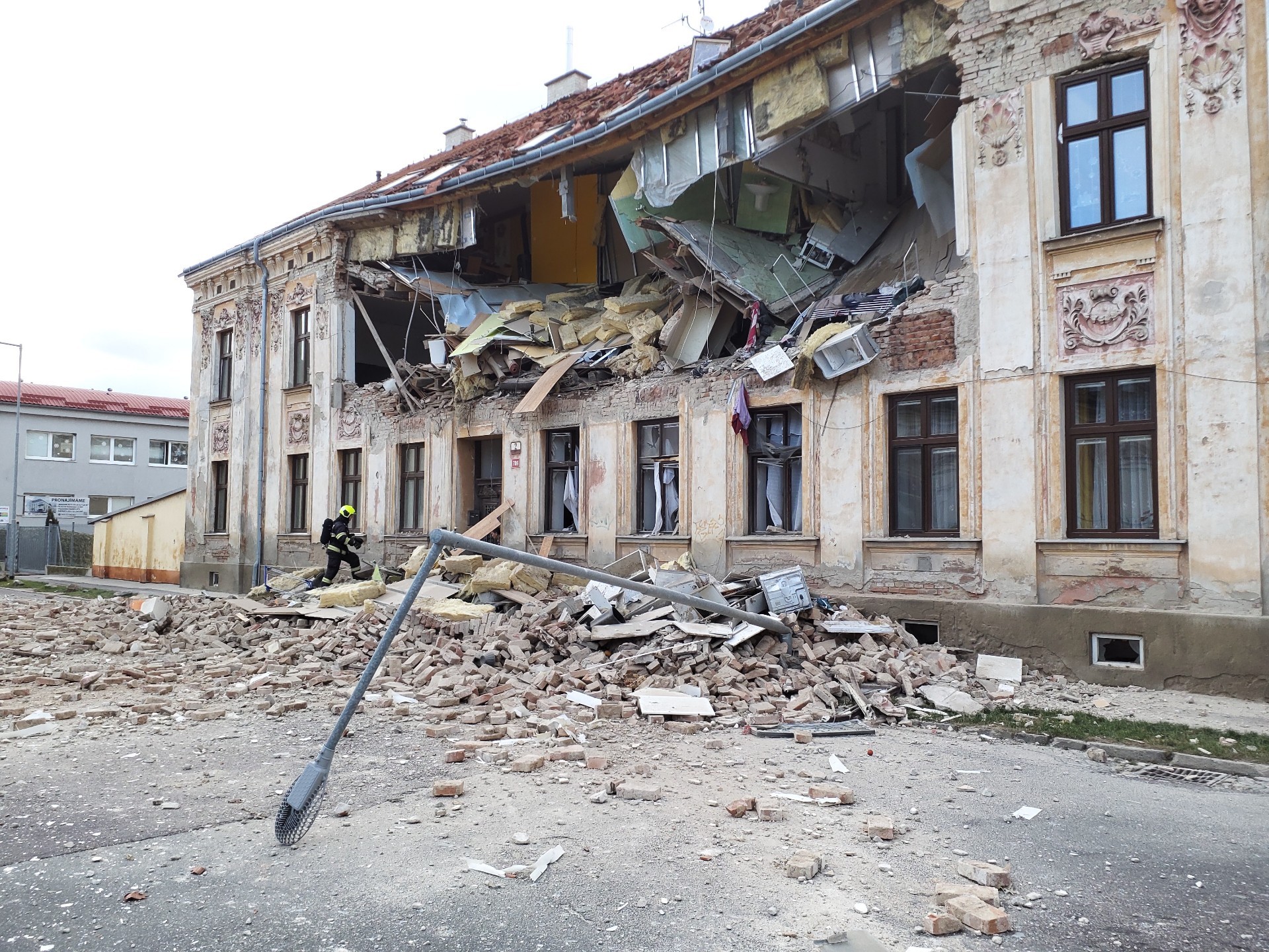 V meste Znojmo došlo k výbuchu v bytovke.