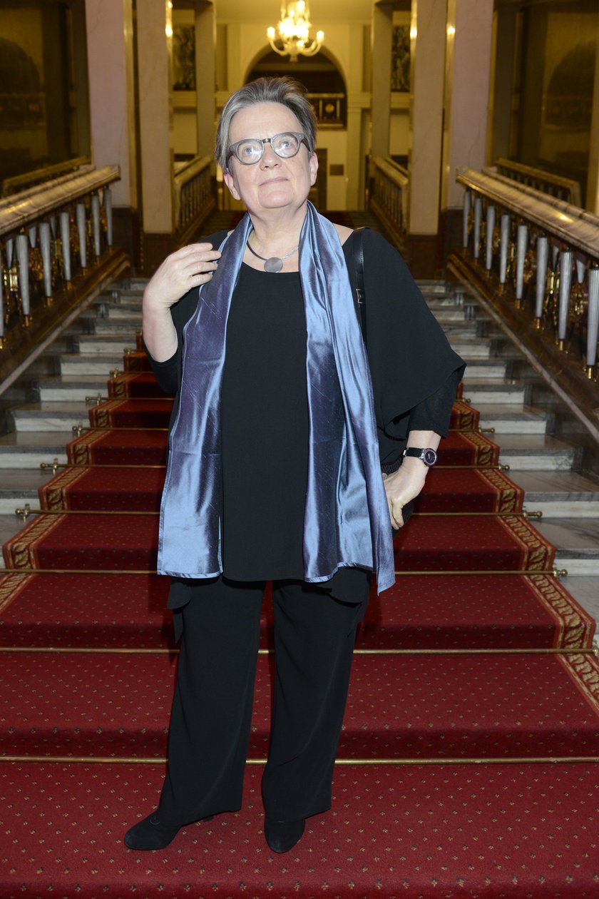 Agnieszka Holland na schodach