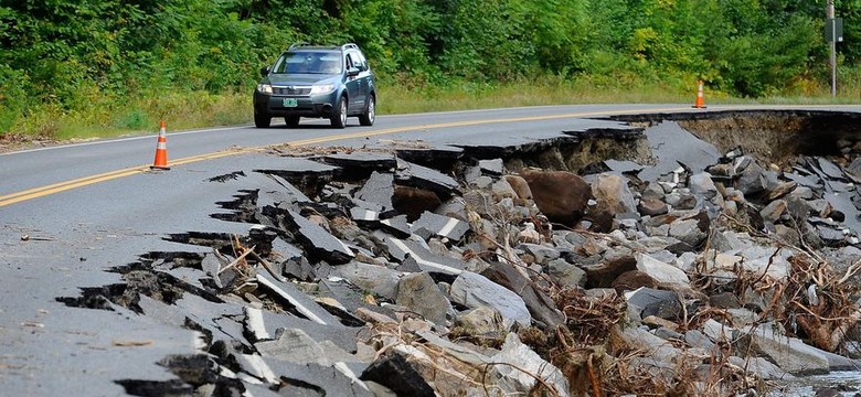 Bilans Irene: 44 zabitych, powodzie i miliony ludzi bez prądu