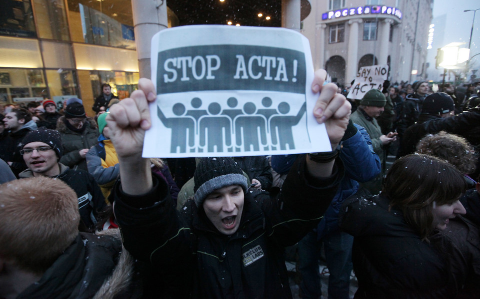 Protest przeciwko ACTA w Warszawie, fot. PAP/Paweł Supernak