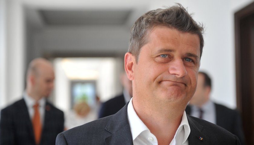 Palikot: Ten świr nie powinien mieć broni