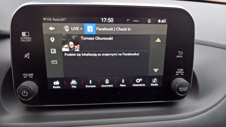 Fiat Uconnect Nav Facebook w radiu samochodowym