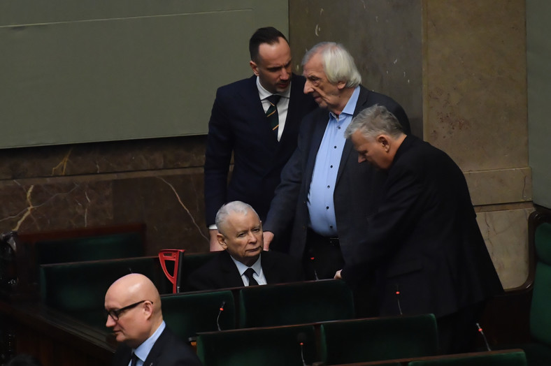 Na sali plenarnej podczas sejmowej dyskusji o wotum nieufności dla Czarnka obecny był Jarosław Kaczyński