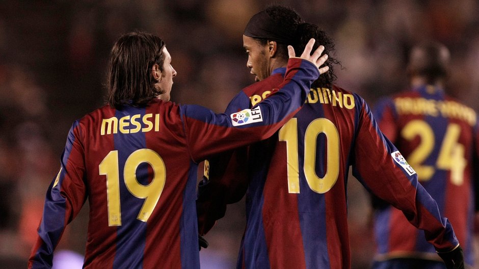 Leo Messi (z lewej) i Ronaldinho (1.11.2007)