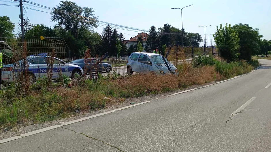 Automobil sleteo sa puta