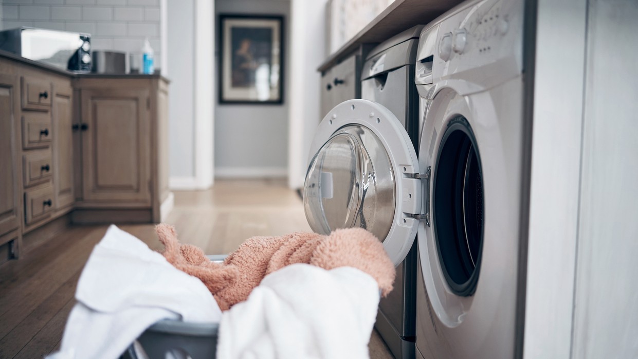 Nechávate dvierka na práčke otvorené, alebo ich zatvárate?