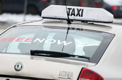 Kierowcy taxi tylko z polskim "prawkiem". Branża bije na alarm