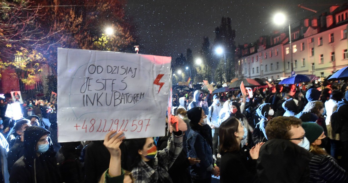 Pięć lat temu Polki przyszły pod dom Kaczyńskiego. Czy w koalicji rządzącej dogadają się w sprawie aborcji?