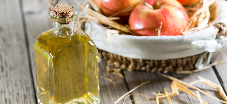 Ocet jabłkowy - wielofunkyjny kosmetyk na skórne dolegliwości