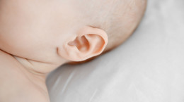 Czy można wpłynąć na odstawanie uszu u dziecka?