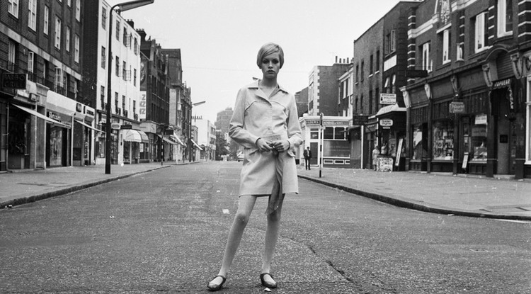 A miniszoknyát Twiggy, az egykori szupermodell hozta divatba Fotó: Getty Images