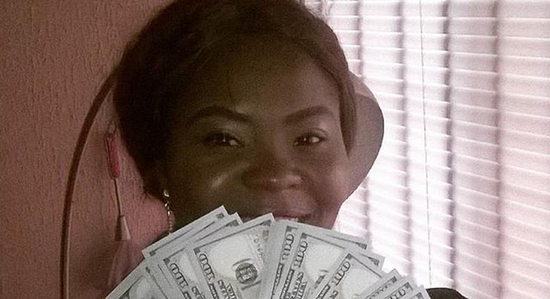Kehinde Olorunyomi flaunts dollar bills on Instagram